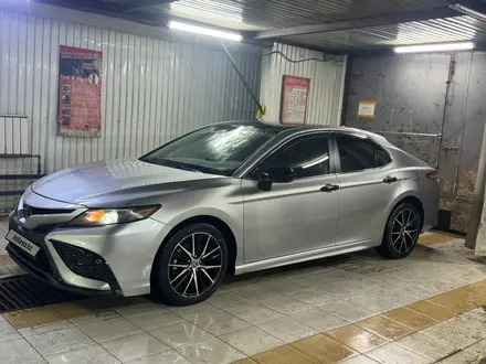 Toyota Camry 2021 года за 12 300 000 тг. в Алматы – фото 6