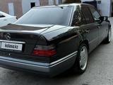 Mercedes-Benz E 220 1993 года за 6 000 000 тг. в Караганда – фото 4