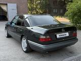 Mercedes-Benz E 220 1993 года за 6 000 000 тг. в Караганда – фото 5