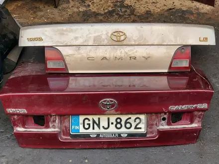 Крышка багажника Тойота Камри за 50 000 тг. в Алматы – фото 2