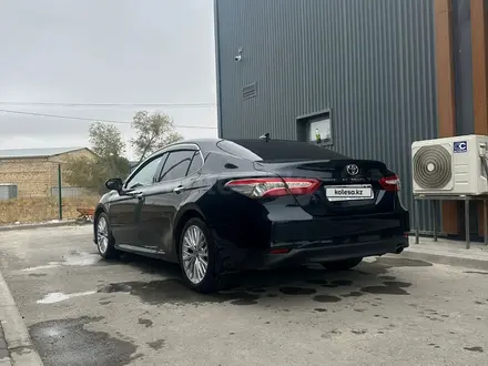 Toyota Camry 2019 года за 14 500 000 тг. в Кызылорда – фото 2