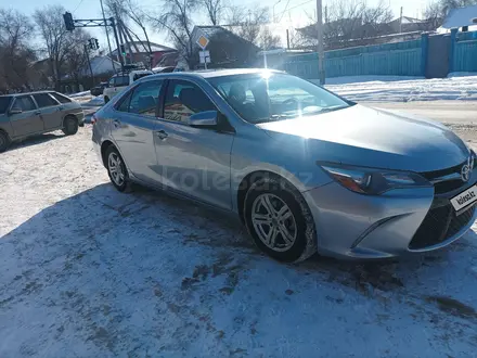 Toyota Camry 2015 года за 10 000 000 тг. в Актобе – фото 3