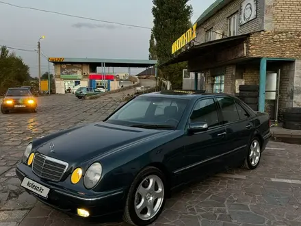 Mercedes-Benz E 320 2001 года за 5 300 000 тг. в Тараз – фото 2