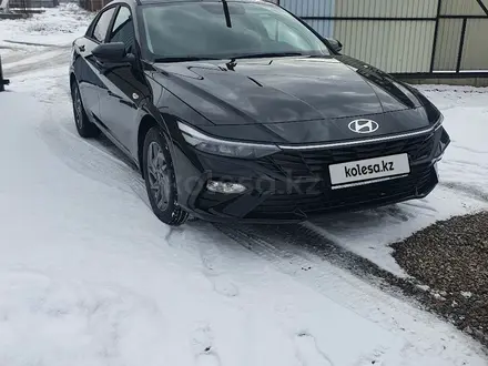 Hyundai Elantra 2023 года за 10 999 999 тг. в Алматы – фото 2