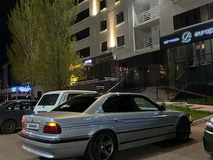 BMW 740 1996 года за 3 300 000 тг. в Астана – фото 2