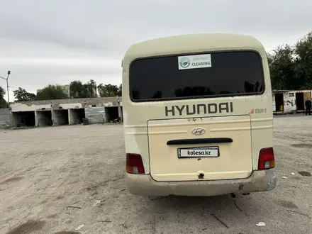 Hyundai  County 2004 года за 4 500 000 тг. в Алматы – фото 2