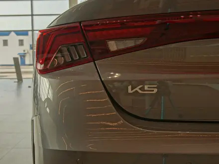 Kia K5 Luxe 2026 года за 14 290 000 тг. в Уральск – фото 22