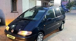 Volkswagen Sharan 1996 годаүшін1 750 000 тг. в Алматы