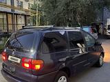 Volkswagen Sharan 1996 года за 1 750 000 тг. в Алматы – фото 5