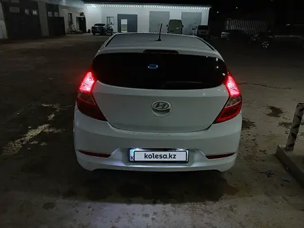 Hyundai Solaris 2015 года за 3 900 000 тг. в Актау – фото 5