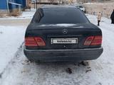 Mercedes-Benz E 230 1996 годаfor2 600 000 тг. в Жезказган – фото 4