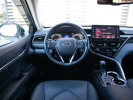 Toyota Camry 2021 года за 15 790 000 тг. в Алматы – фото 13