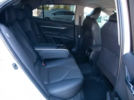 Toyota Camry 2021 года за 15 790 000 тг. в Алматы – фото 16