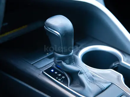 Toyota Camry 2021 года за 15 790 000 тг. в Алматы – фото 21