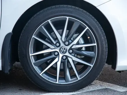 Toyota Camry 2021 года за 15 790 000 тг. в Алматы – фото 22