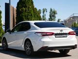 Toyota Camry 2021 годаүшін15 790 000 тг. в Алматы – фото 3