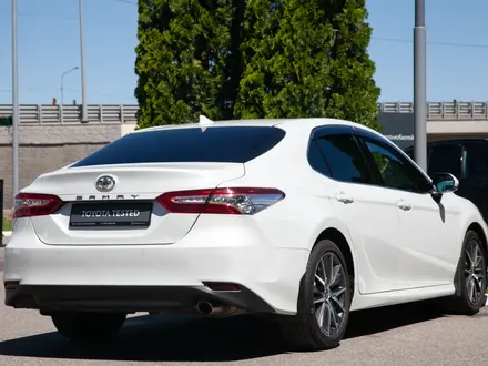 Toyota Camry 2021 года за 15 790 000 тг. в Алматы – фото 7