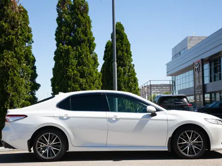 Toyota Camry 2021 года за 15 790 000 тг. в Алматы – фото 8