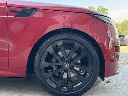 Land Rover Range Rover Sport 2023 года за 61 900 000 тг. в Алматы – фото 8