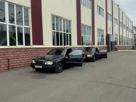 Mercedes-Benz E 320 1993 года за 2 400 000 тг. в Алматы – фото 3