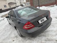 Mercedes-Benz C 200 2002 годаfor3 500 000 тг. в Астана