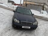 Mercedes-Benz C 200 2002 года за 3 500 000 тг. в Астана – фото 2