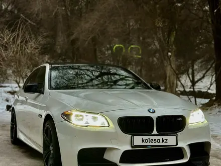 BMW 550 2014 года за 18 000 000 тг. в Алматы – фото 15