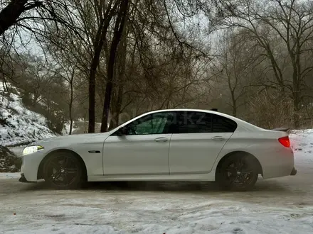 BMW 550 2014 года за 18 000 000 тг. в Алматы – фото 5