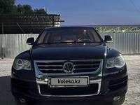 Volkswagen Touareg 2007 годаүшін8 000 000 тг. в Алматы