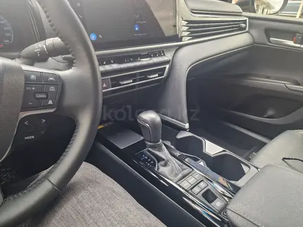 Toyota Camry 2024 года за 23 000 000 тг. в Актобе – фото 20
