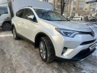 Toyota RAV4 2019 годаfor13 200 000 тг. в Алматы