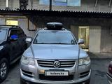 Volkswagen Touareg 2005 годаүшін3 500 000 тг. в Алматы