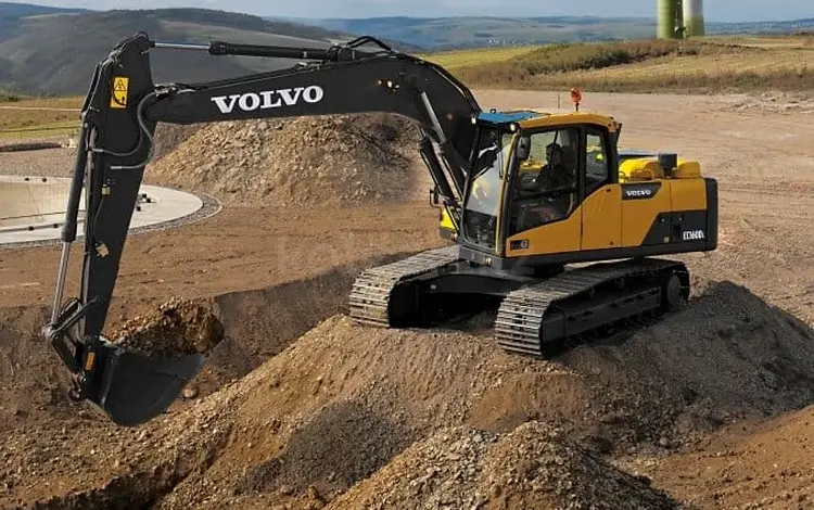 Volvo  Гусеничный экскаватор Volvo EC 250 DL 2012 года за 25 000 000 тг. в Астана