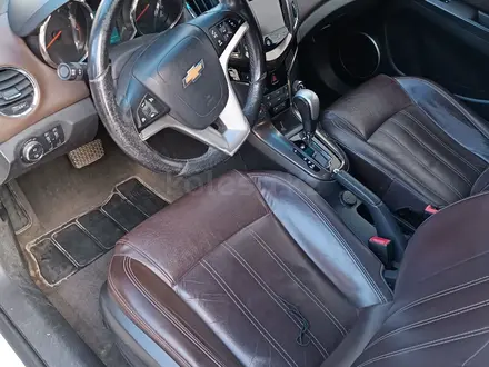 Chevrolet Cruze 2014 года за 4 800 000 тг. в Актобе – фото 4