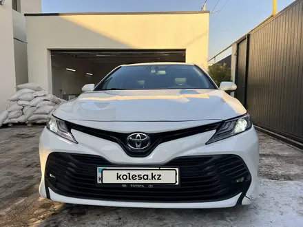 Toyota Camry 2020 года за 11 000 000 тг. в Алматы – фото 3