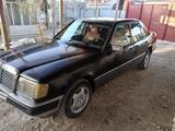 Mercedes-Benz E 260 1990 годаfor900 000 тг. в Кызылорда
