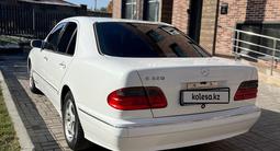 Mercedes-Benz E 320 2001 годаfor6 700 000 тг. в Алматы – фото 5