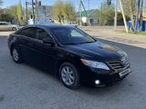 Toyota Camry 2010 года за 6 300 000 тг. в Актобе – фото 2