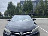 Toyota Camry 2016 года за 6 300 000 тг. в Уральск – фото 2