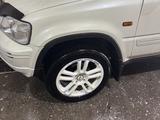 Honda CR-V 1998 года за 4 300 000 тг. в Усть-Каменогорск – фото 2