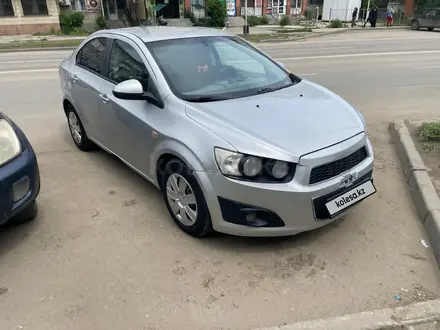 Chevrolet Aveo 2013 года за 2 600 000 тг. в Актобе – фото 4
