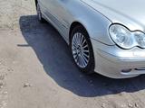Mercedes-Benz C 200 2001 годаүшін2 300 000 тг. в Костанай – фото 3