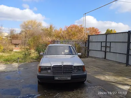 Mercedes-Benz E 230 1991 года за 3 100 000 тг. в Талдыкорган