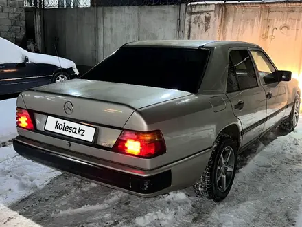 Mercedes-Benz E 230 1988 года за 1 500 000 тг. в Алматы