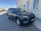 Toyota RAV4 2019 года за 13 200 000 тг. в Актау