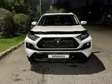 Toyota RAV4 2021 года за 15 500 000 тг. в Тараз