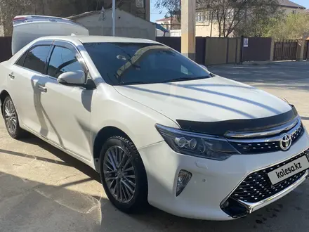 Toyota Camry 2015 года за 9 700 000 тг. в Атырау – фото 10