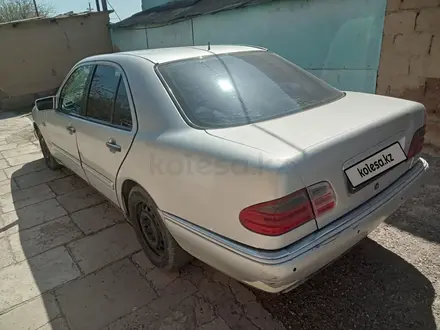 Mercedes-Benz E 320 1997 года за 1 900 000 тг. в Астана – фото 2