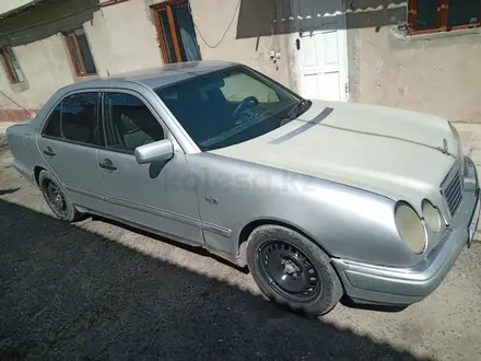 Mercedes-Benz E 320 1997 года за 1 900 000 тг. в Астана