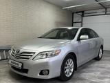 Toyota Camry 2011 года за 9 000 000 тг. в Шымкент – фото 2